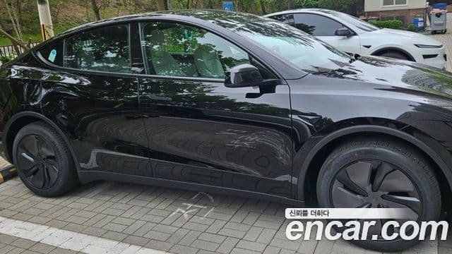 Tesla Model Y 2