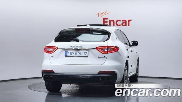 Maserati Levante 4