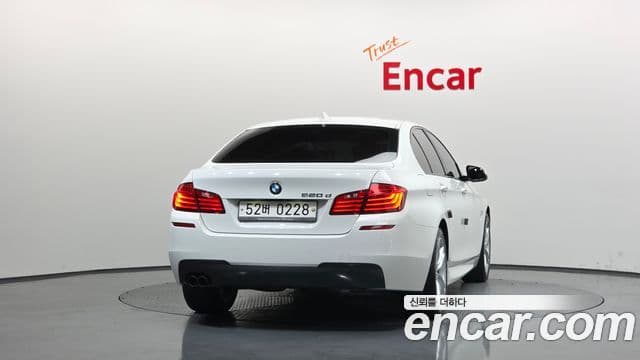 BMW 5 Series (F10) 4