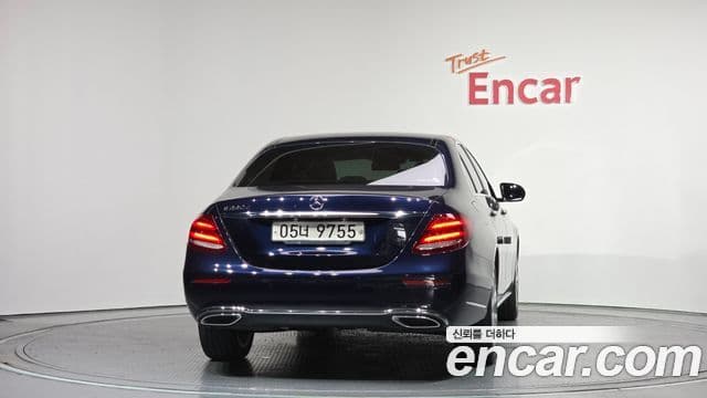 Mercedes-Benz E-Class W213 4
