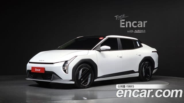 Kia EV4 1
