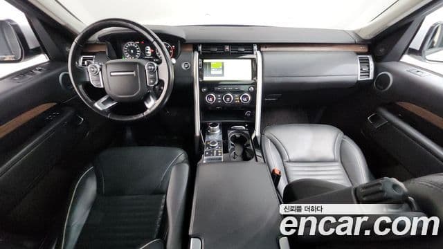 Land Rover Discovery 5 4