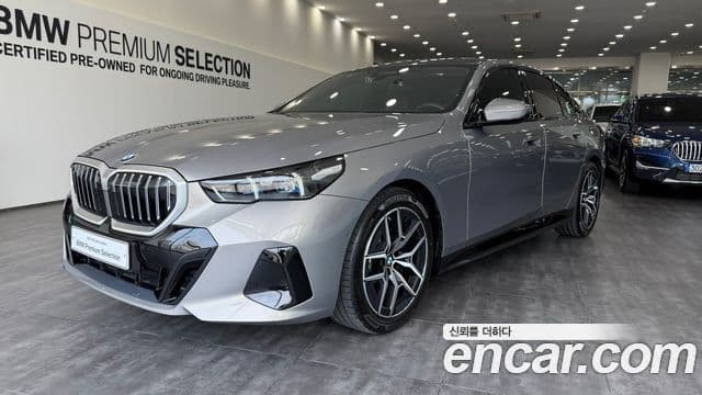 BMW 5 Series (G60)