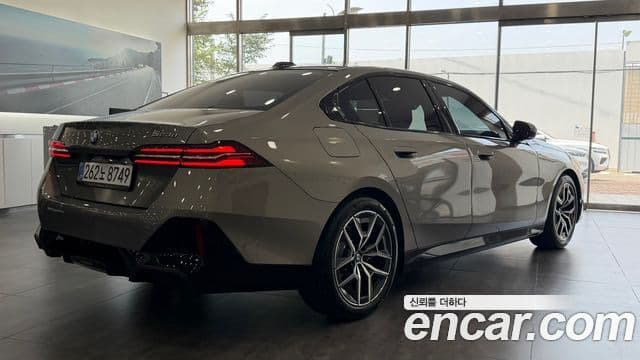 BMW 5 Series (G60) 2