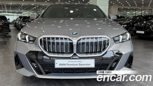 BMW 5 Series (G60) 3