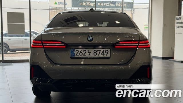 BMW 5 Series (G60) 4