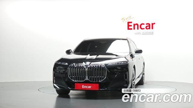 BMW 7 Series (G70) 2