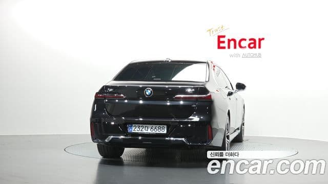 BMW 7 Series (G70) 3