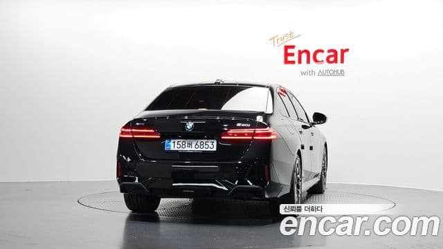 BMW 5 Series (G60) 3