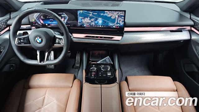 BMW 5 Series (G60) 4