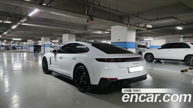 Porsche Panamera (976) 4