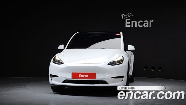 Tesla Model Y 2