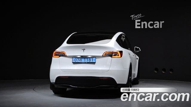 Tesla Model Y 3