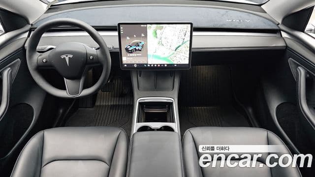 Tesla Model Y 4