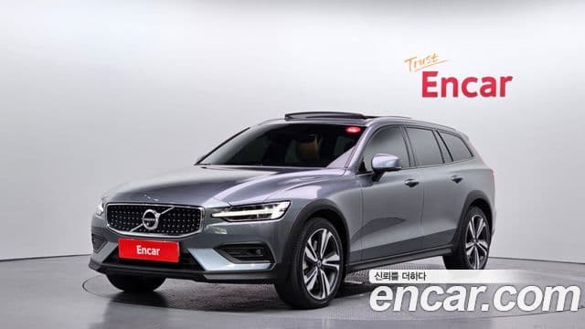 Volvo V60 Cross Country 2nd Gen — 1