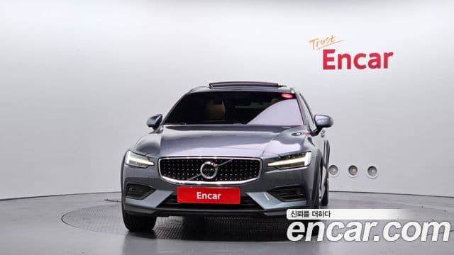 Volvo V60 Cross Country 2nd Gen 2