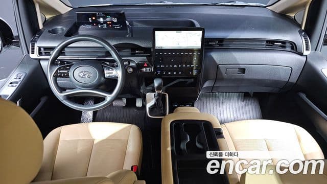 Hyundai Staria 4