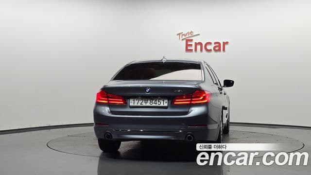 BMW 5 Series (G30) 3