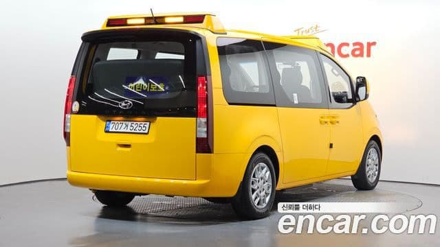 Hyundai Staria 2