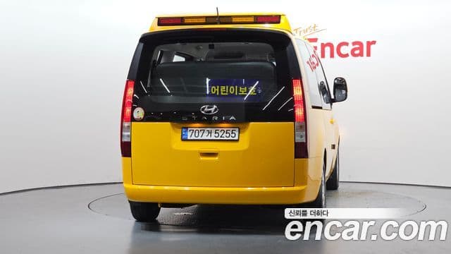 Hyundai Staria 4