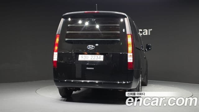 Hyundai Staria 4