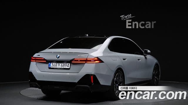 BMW 5 Series (G60) 2