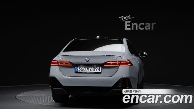 BMW 5 Series (G60) 4