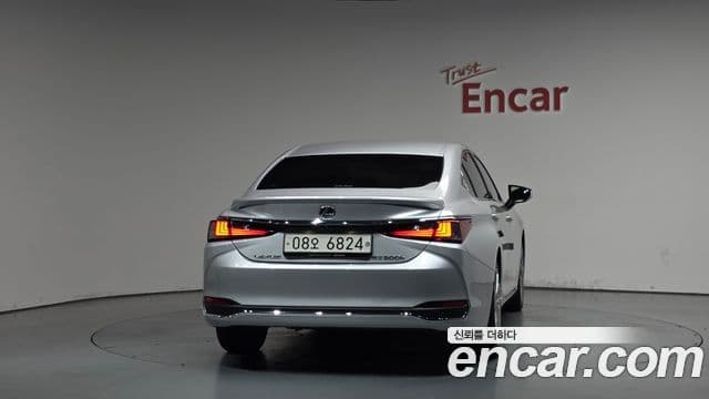 Lexus ES300h 7th Gen 3