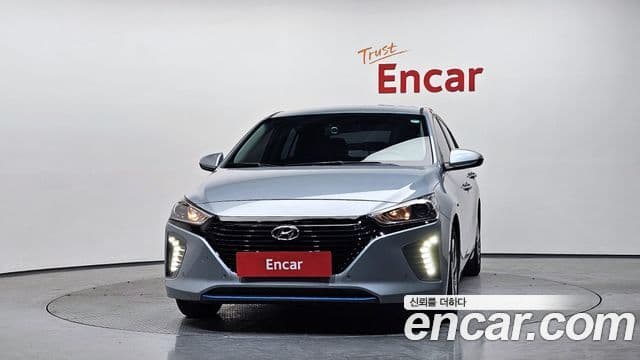 Hyundai Ioniq Hybrid 2