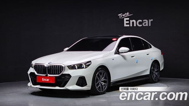 BMW 5 Series (G60) — 1