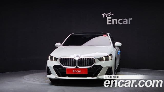 BMW 5 Series (G60) 2