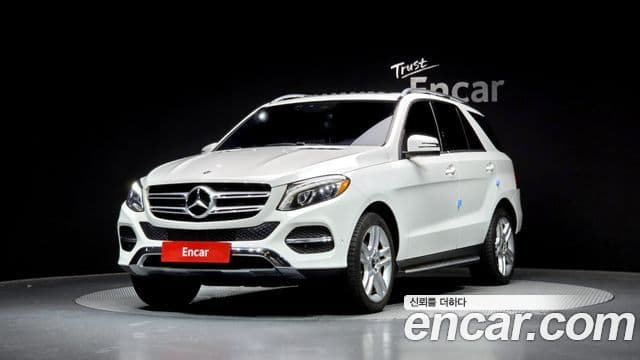 Mercedes-Benz GLE-Class W166 1