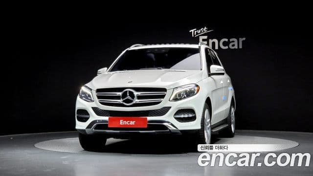 Mercedes-Benz GLE-Class W166 3