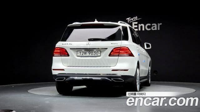 Mercedes-Benz GLE-Class W166 4