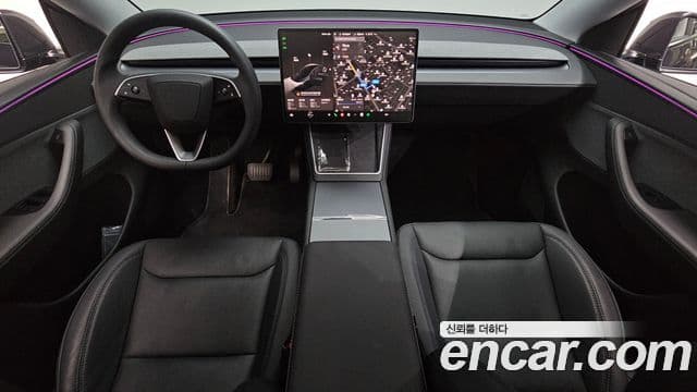 Tesla Model Y 4