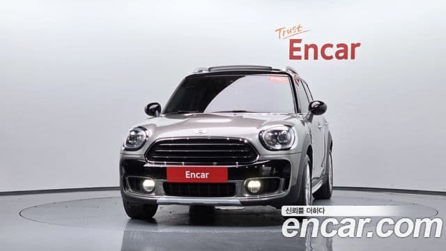 MINI Cooper D Countryman 2