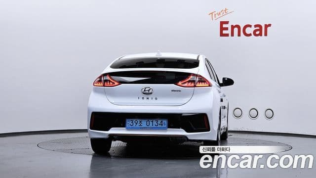 Hyundai Ioniq Electric 4