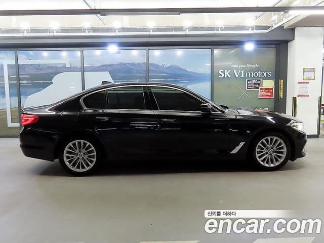 BMW 5 Series (G30) 3
