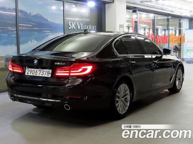 BMW 5 Series (G30) 4