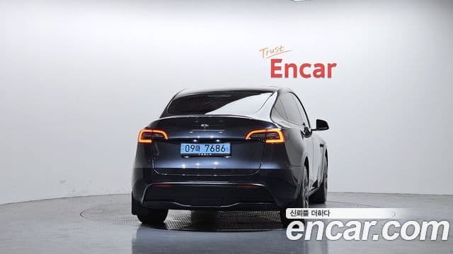 Tesla Model Y 3