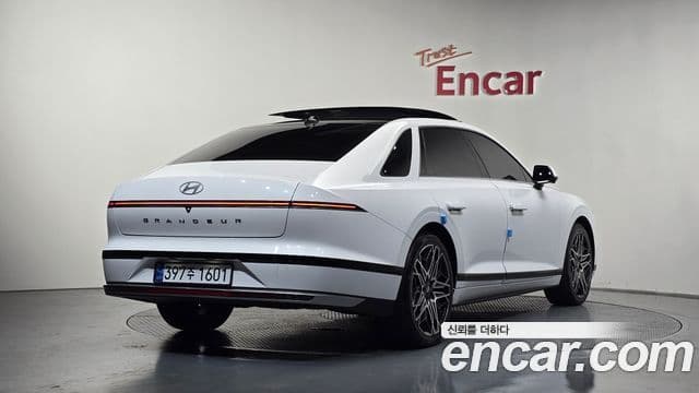 Hyundai Grandeur (GN7) 2
