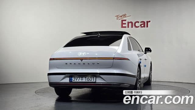 Hyundai Grandeur (GN7) 4