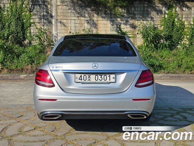 Mercedes-Benz E-Class W213 4