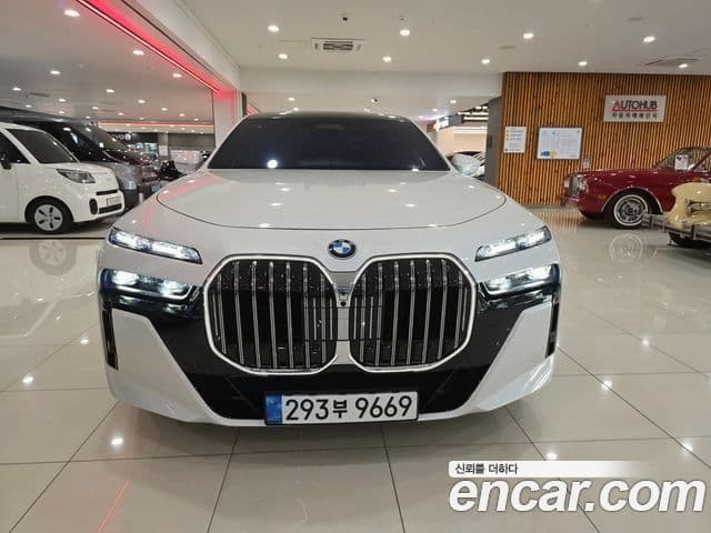 BMW 7 Series (G70) 2