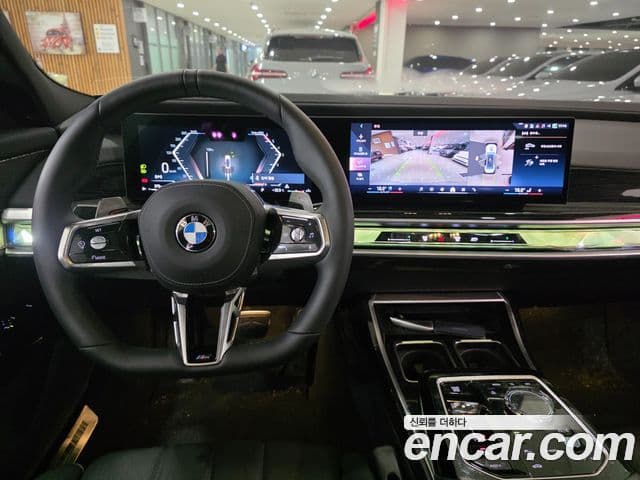 BMW 7 Series (G70) 4