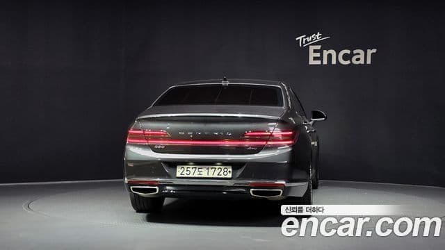 Genesis G90 4