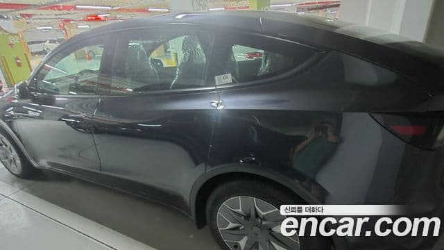 Tesla Model Y 2