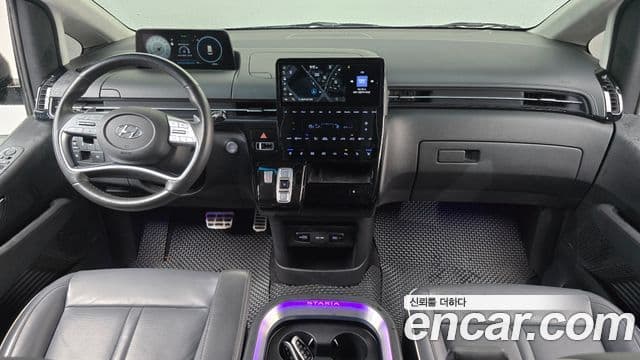 Hyundai Staria 4