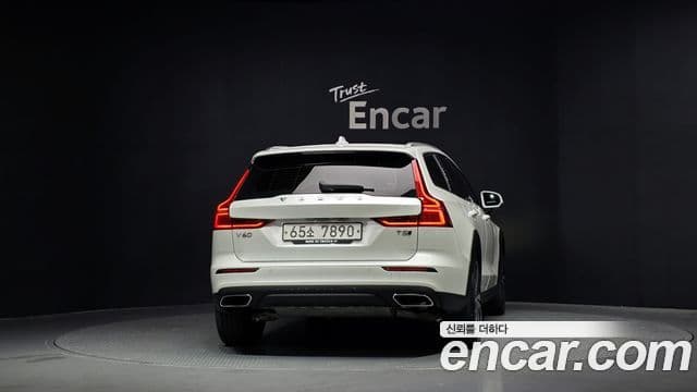 Volvo V60 Cross Country 2nd Gen 4