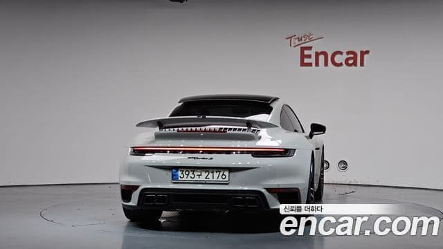 Porsche 911 (992) 4